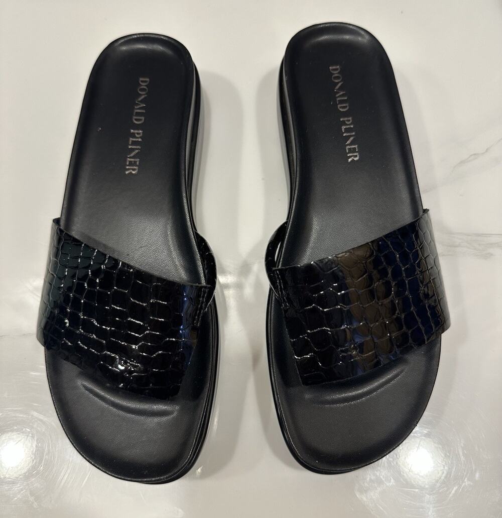 Donald Planer Fifi Flip Flops Wedge Sandal Black Croc Print Leather Women's 9M